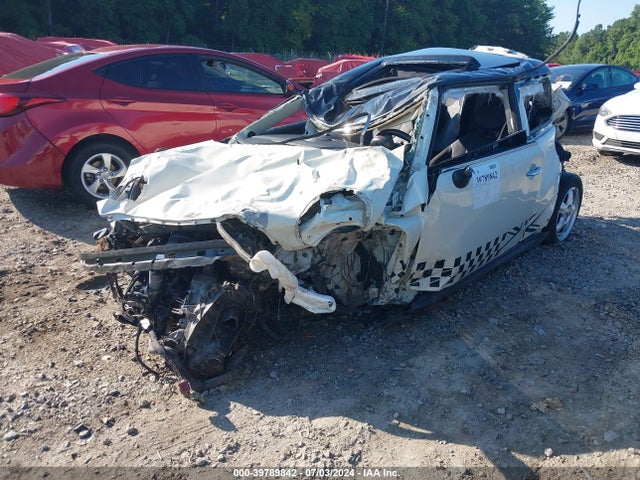 2011 MINI COOPER WMWSU3C53BT184239 Photo 1