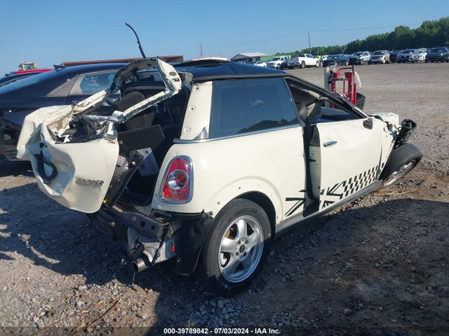 2011 MINI COOPER WMWSU3C53BT184239 Photo 3