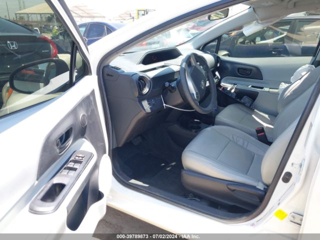 JTDKDTB38E1062902 Toyota Prius C One