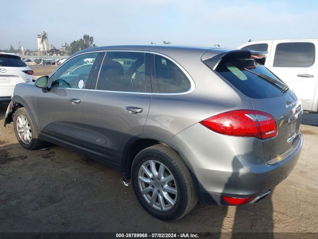 2012 PORSCHE CAYENNE WP1AA2A29CLA10850 Photo 2