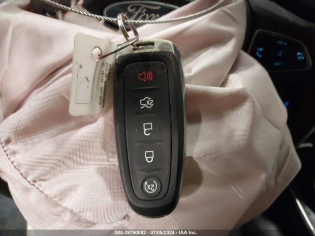 1FMCU9HD0KUB28095 Ford ESCAPE SEL