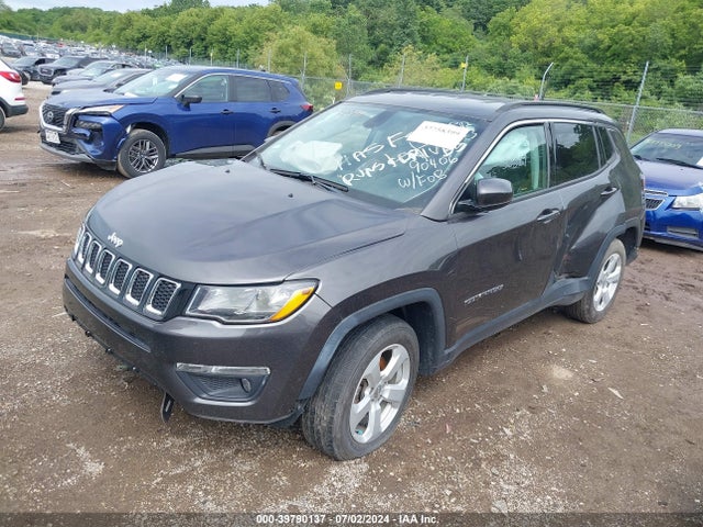 3C4NJCBB2JT489251 Jeep Compass Latitude Fwd