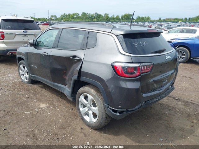 3C4NJCBB2JT489251 Jeep Compass Latitude Fwd