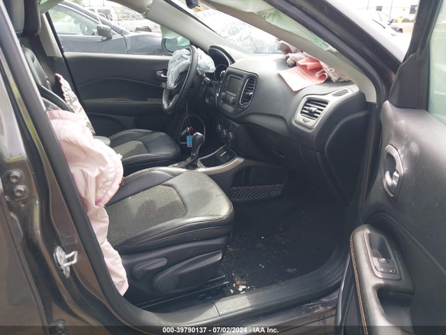3C4NJCBB2JT489251 Jeep Compass Latitude Fwd