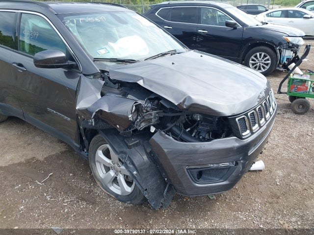 3C4NJCBB2JT489251 Jeep Compass Latitude Fwd