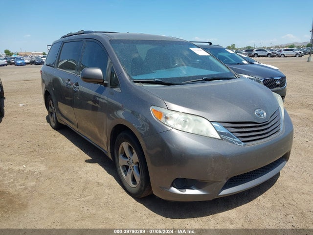Toyota Sienna Le 8 Passenger 2015 5TDKK3DC3FS581556 головне зображення