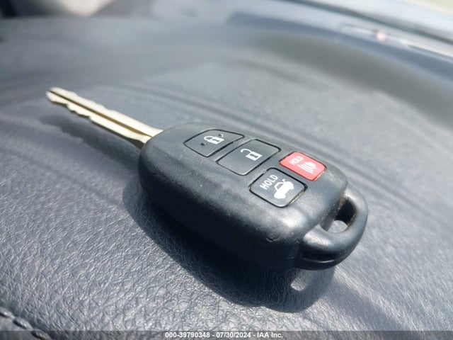 Toyota COROLLA LE 2018 5YFBURHE8JP756068 Image 11