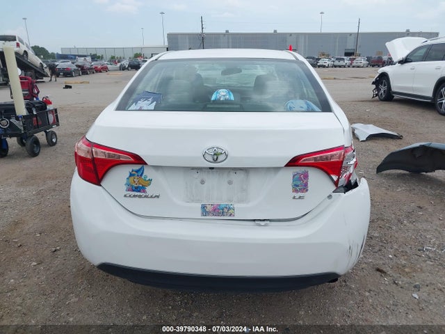 Toyota COROLLA LE 2018 5YFBURHE8JP756068 Image 16