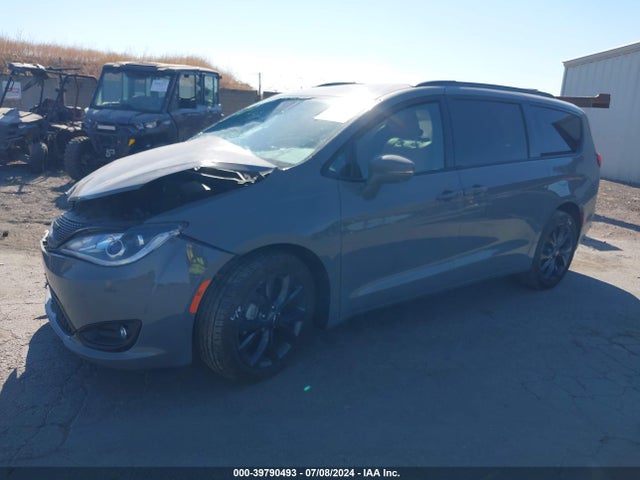 Chrysler Pacifica Red S Edition 2020 2C4RC1GG2LR137278 Image 2