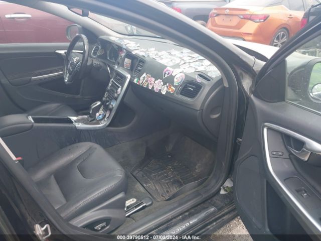 YV1612SB4F1212902 Volvo V60 T5 Premier