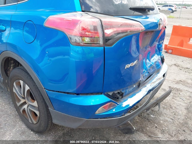 Toyota RAV4 LE 2017 JTMZFREV5HJ144776 Image 18