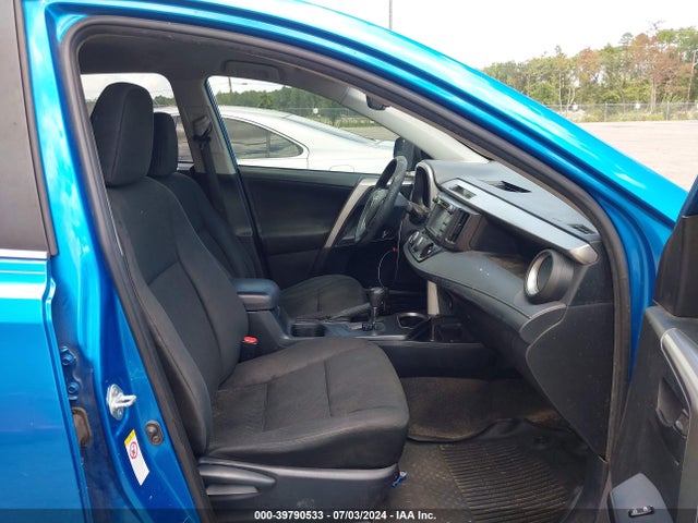 Toyota RAV4 LE 2017 JTMZFREV5HJ144776 Image 5