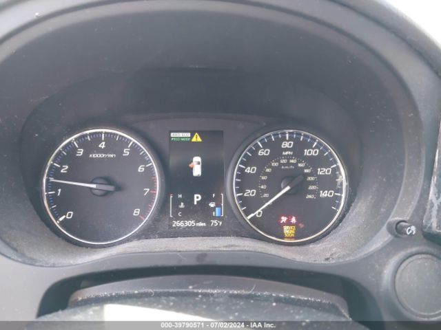 JA4AZ3A3XJZ057074 Mitsubishi Outlander Es