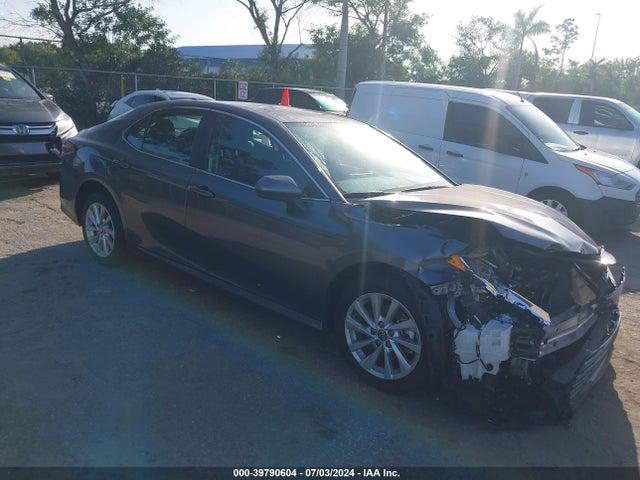 Toyota CAMRY LE 2021 4T1C11AK5MU547677 zdjęcie główne