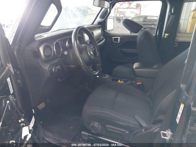 1C4GJXAG8JW320052 Jeep Wrangler Sport S 4x4