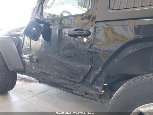 1C4GJXAG8JW320052 Jeep Wrangler Sport S 4x4