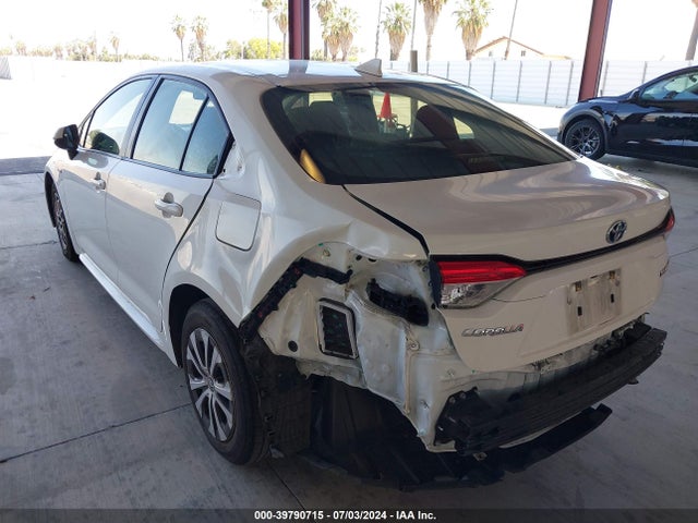 Toyota Corolla Hybrid Le 2021 JTDEAMDE3MJ004575 Image 3