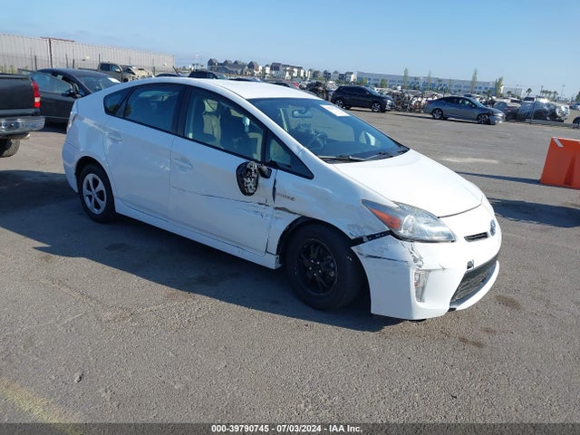 Toyota Prius Two 2014 JTDKN3DU2E1765138 главное изображение