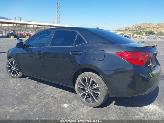 Toyota COROLLA SE 2018 5YFBURHE7JP760788 Image 3