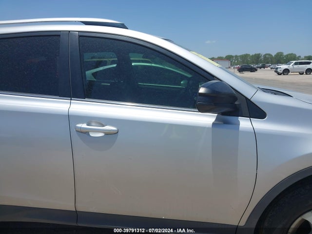 Toyota RAV4 LE 2015 JTMZFREV6FJ036454 Image 13