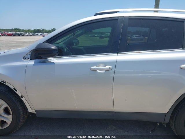 Toyota RAV4 LE 2015 JTMZFREV6FJ036454 Image 14