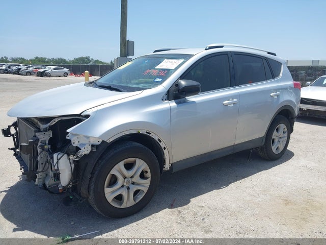 Toyota RAV4 LE 2015 JTMZFREV6FJ036454 Image 2