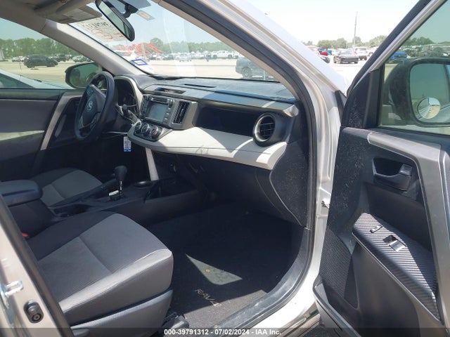 Toyota RAV4 LE 2015 JTMZFREV6FJ036454 Image 5