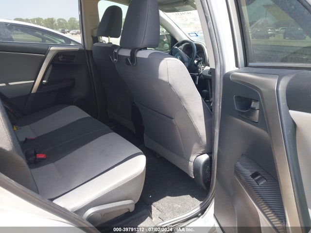 Toyota RAV4 LE 2015 JTMZFREV6FJ036454 Image 8