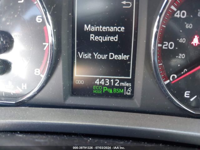 2T3JFREV8HW600011 Toyota RAV4 SE