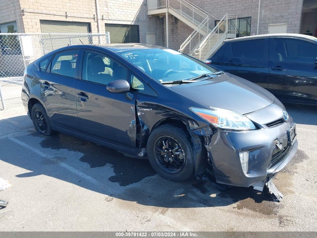 Toyota Prius Two 2014 JTDKN3DU4E1771345 main image