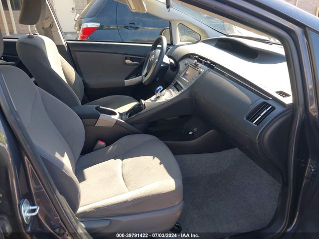 Toyota Prius Two 2014 JTDKN3DU4E1771345 Image 5