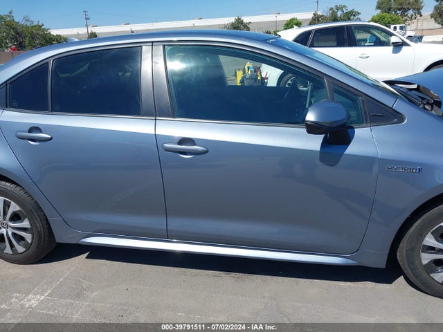 Toyota Corolla Hybrid Le 2021 JTDEAMDE3MJ015785 Image 13