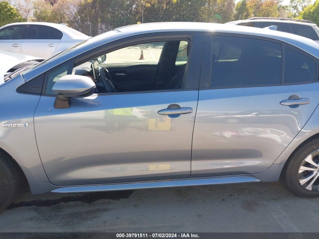 Toyota Corolla Hybrid Le 2021 JTDEAMDE3MJ015785 Image 14