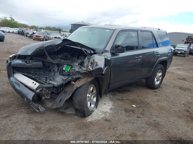 Toyota 4RUNNER SR5 2015 JTEZU5JRXF5104475 Image 2