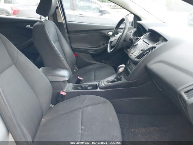 1FADP3K26FL224464 Ford FOCUS SE