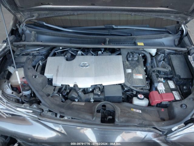 JTDKARFU8H3543577 Toyota Prius Three Touring