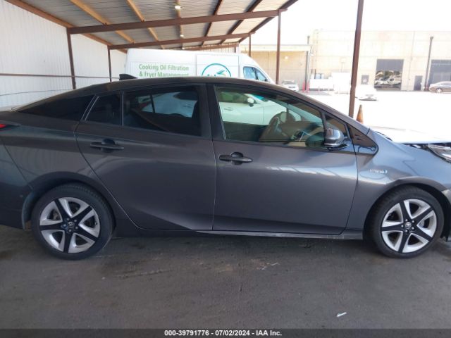 JTDKARFU8H3543577 Toyota Prius Three Touring