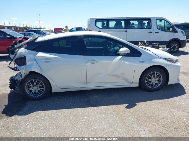 Toyota Prius Prime Premium 2017 JTDKARFP7H3038690 Image 13