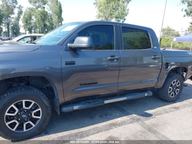 5TFEY5F1XHX217053 Toyota Tundra Sr5 5.7l V8