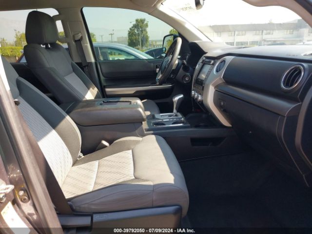 5TFEY5F1XHX217053 Toyota Tundra Sr5 5.7l V8