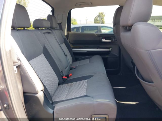 5TFEY5F1XHX217053 Toyota Tundra Sr5 5.7l V8