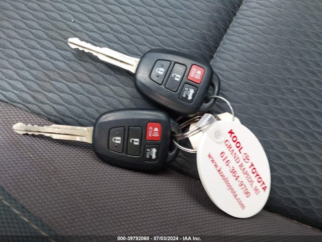 Toyota COROLLA LE 2018 5YFBURHE3JP825877 Image 11