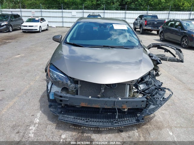 Toyota COROLLA LE 2018 5YFBURHE3JP825877 Image 13