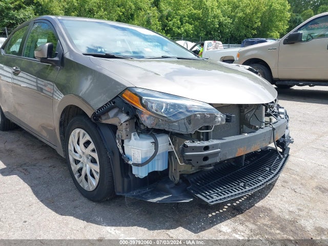 Toyota COROLLA LE 2018 5YFBURHE3JP825877 Image 18