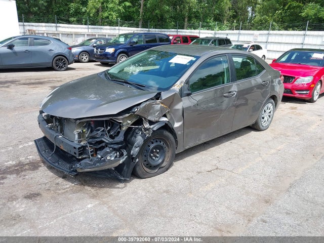Toyota COROLLA LE 2018 5YFBURHE3JP825877 Image 2