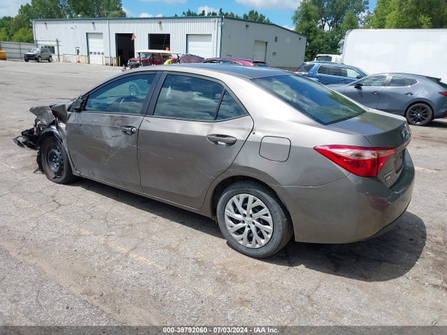 Toyota COROLLA LE 2018 5YFBURHE3JP825877 Image 3