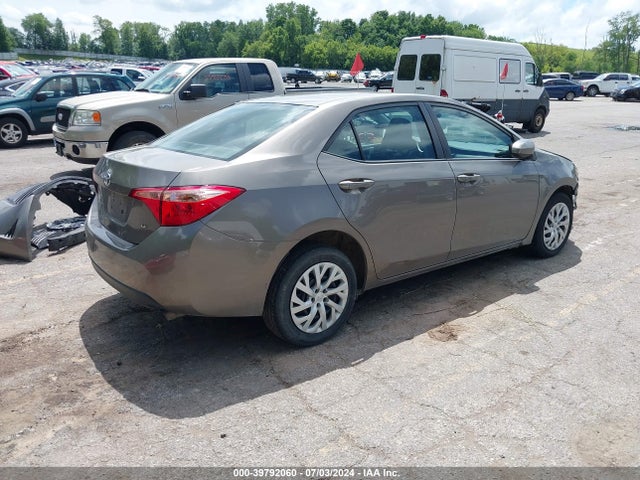 Toyota COROLLA LE 2018 5YFBURHE3JP825877 Image 4