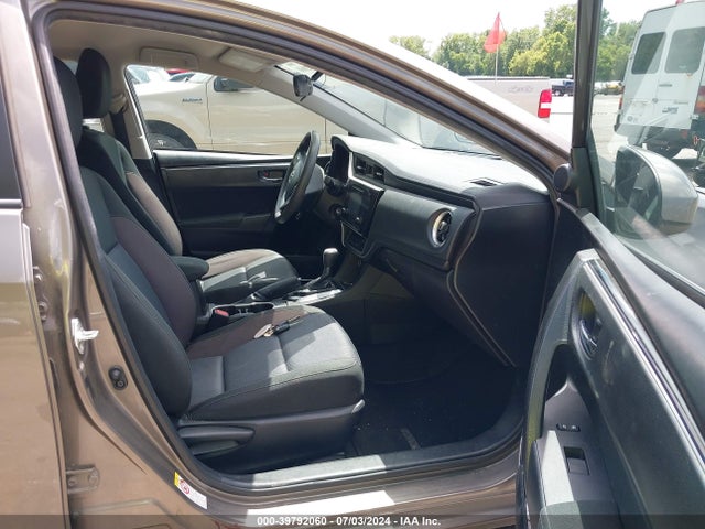 Toyota COROLLA LE 2018 5YFBURHE3JP825877 Image 5