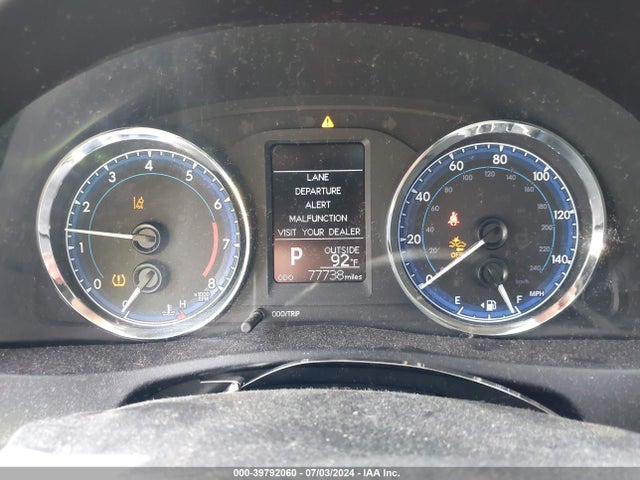 Toyota COROLLA LE 2018 5YFBURHE3JP825877 Image 7