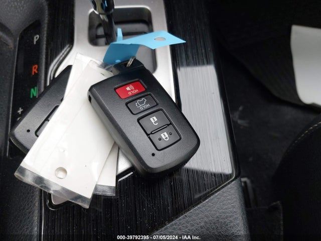 Toyota Rav4 Limited 2018 JTMDFREV5JD242186 Image 11
